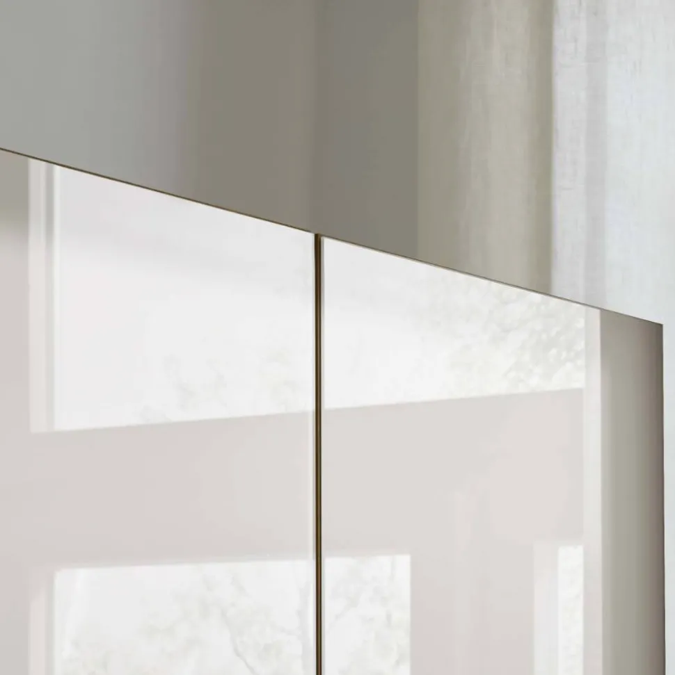 236 cm hoher Kleiderschrank mit acht Türen - Dilacco