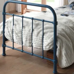 Bett Meridus in Blau