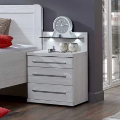 Bett und Nachtschrank Arneta in Weiß (zweiteilig)