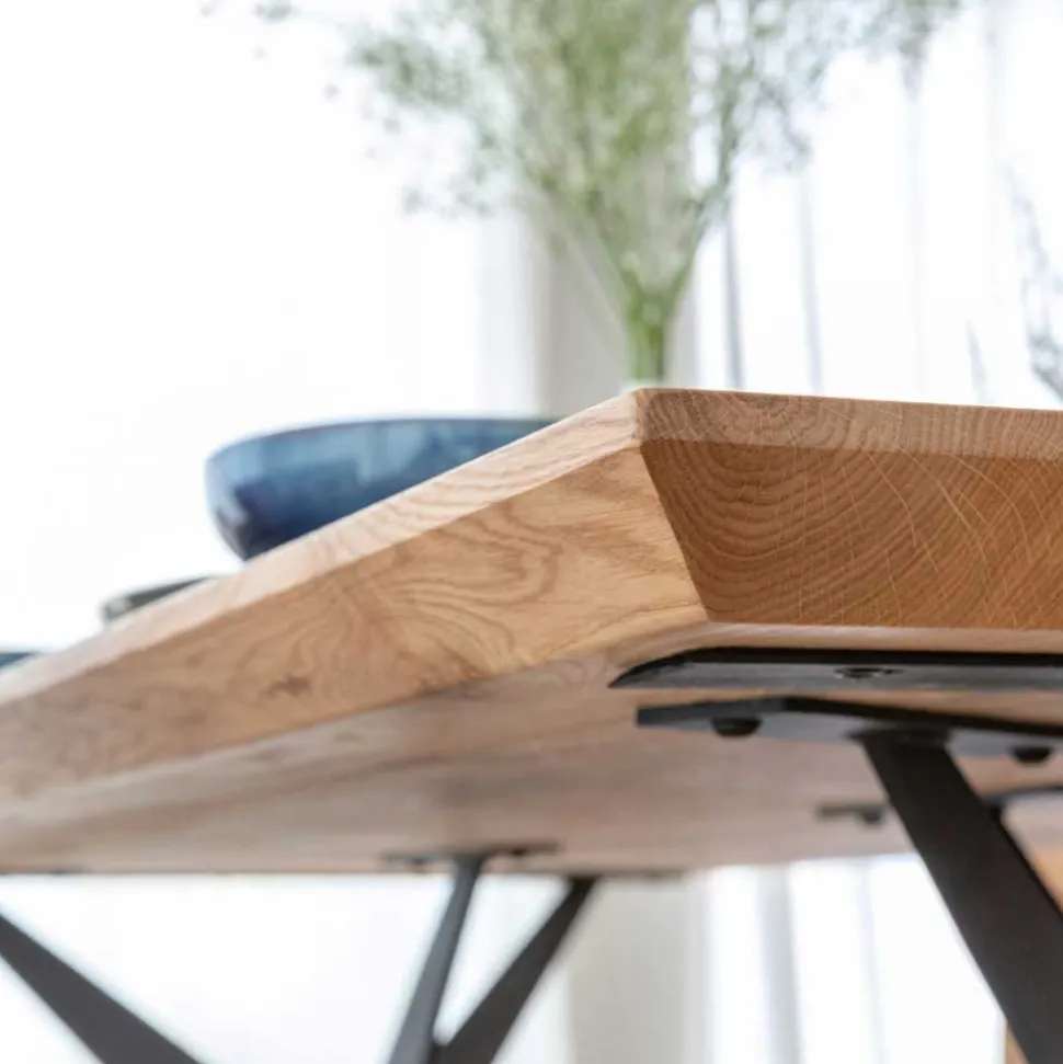 Eleganter Esszimmertisch aus massivem Eichenholz - Licium