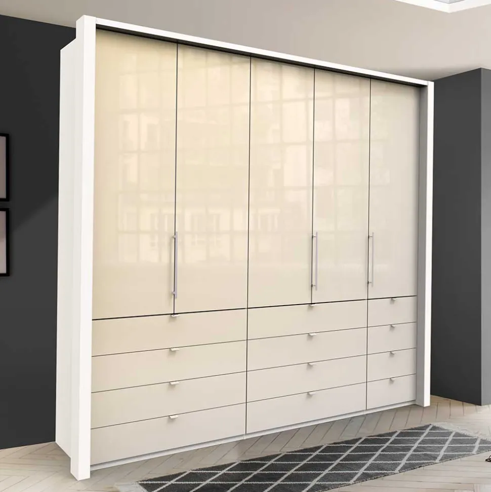 Geräumiger Kleiderschrank mit vielen Schubladen - Zidarie