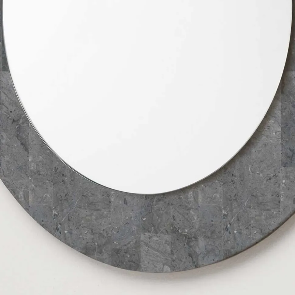 Grauer Spiegel mit Rahmen aus Stein - Maratas