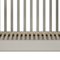 Graues Kinderbett mit Gitterseiten - Suzanas