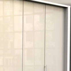 Großer Gleittüren Kleiderschrank in Creme Glasbeschichtung - Zidarie