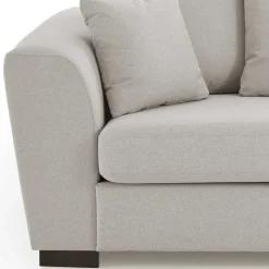 Helle Wohnzimmercouch mit drei Sitzplätzen - Unventra