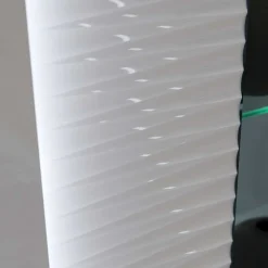 Hochglanz Vitrine mit LED in Weiß - Gomata