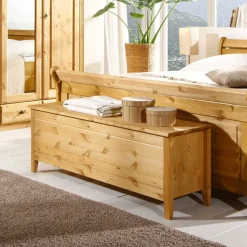 Holztruhe Corabia aus Kiefer Massivholz