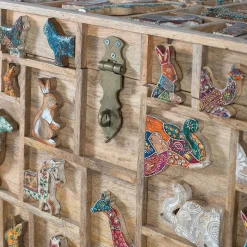 Holztruhe mit Tieren dekoriert - Widama