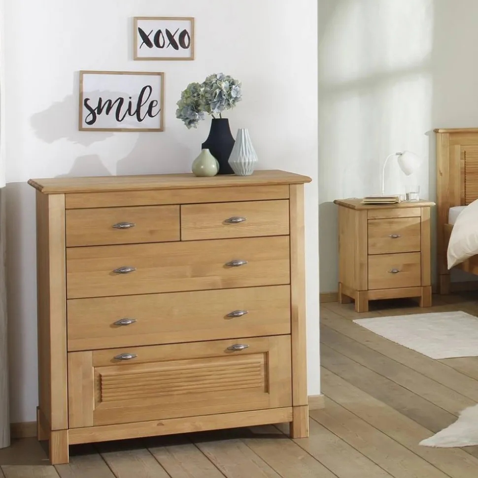 Kiefernholz Kommode mit Metallgriffen - Lavronica