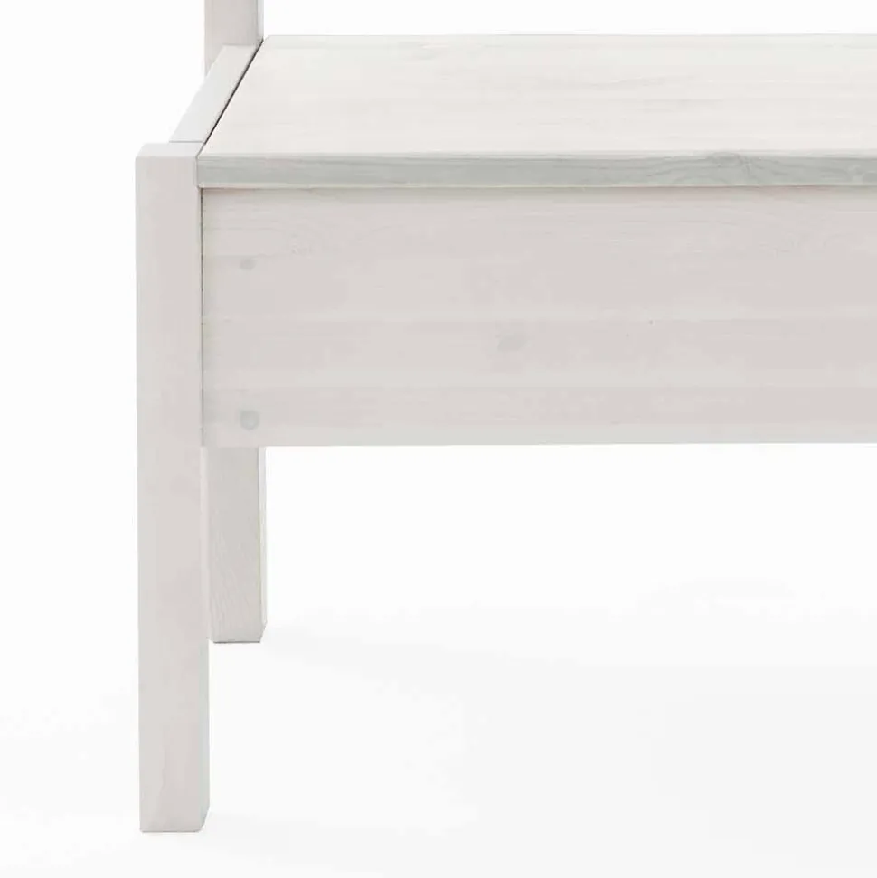 Kleine Landhaus Bank Onesti mit Truhe