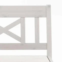 Kleine Landhaus Bank Onesti mit Truhe