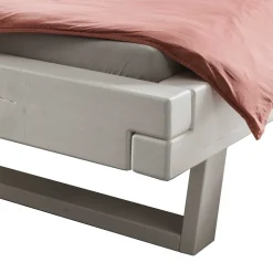 Massives Balkenbett in Weiß lasiert - Restania