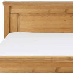 Massives Bett im klassischen Design - Piatra