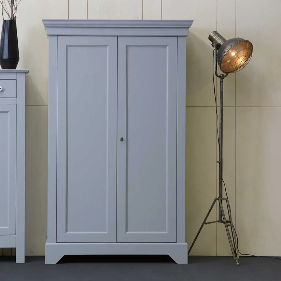 Massivholz Kleiderschrank Saliara in Grau