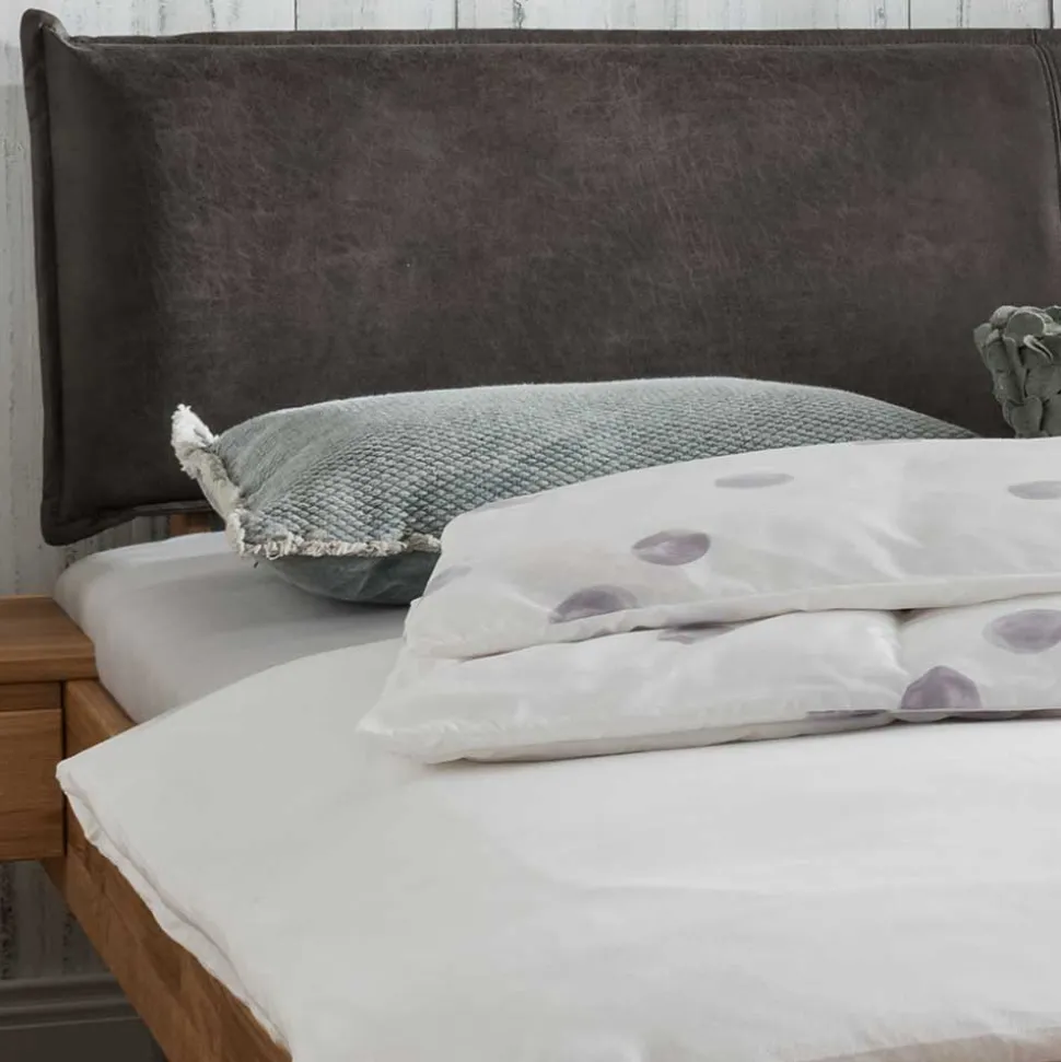 Moderne Bettanlage aus Wildeiche - Esvilda (dreiteilig)