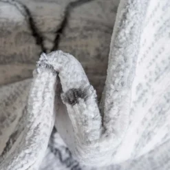 Moderner Teppich mit geometrischem Muster - Jelsica