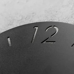 Runde Uhr in Schwarz - Santorina