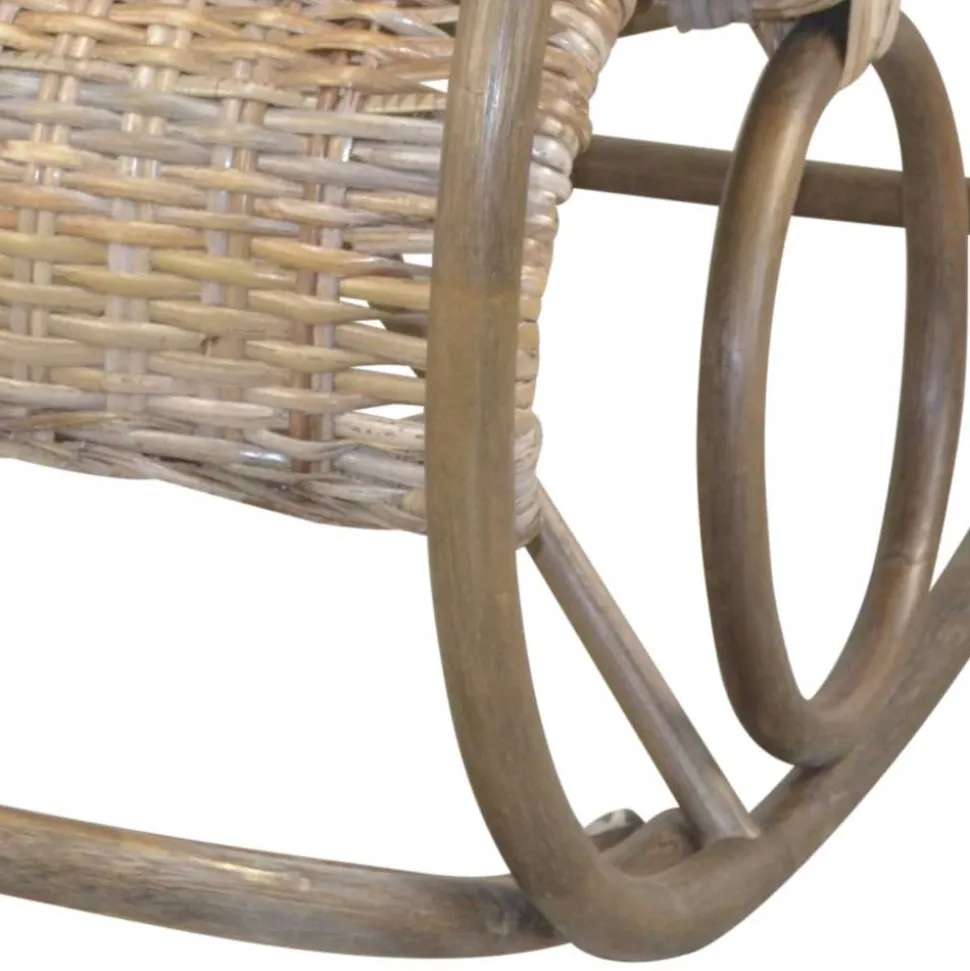 Schaukelstuhl aus graubraunem Rattan Geflecht - Tulima