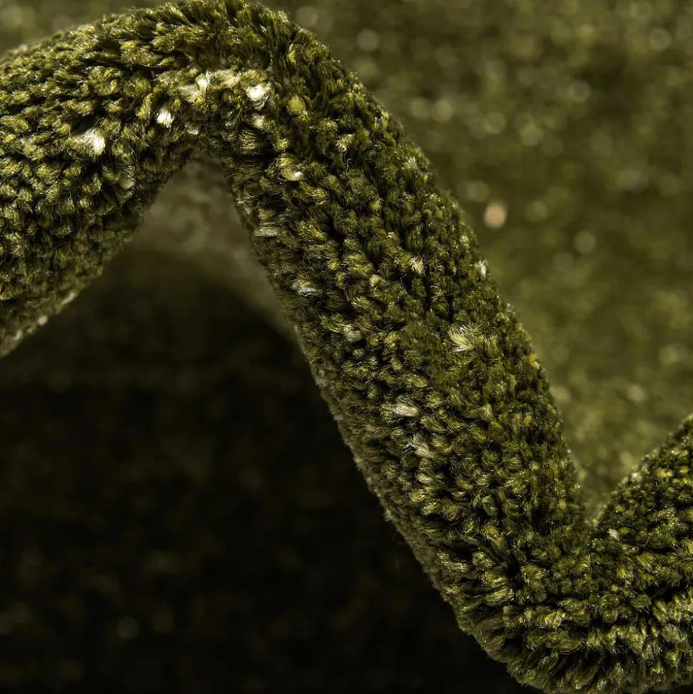 Teppich in Oliv Grün mit Rahmen in Creme - Loritana