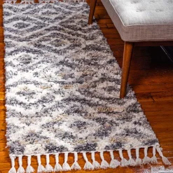 Teppich mit handgeflochtenen Fransen in Creme und Grau - Juwan