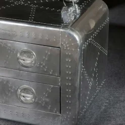 TV Board Pilot mit Zierschrauben