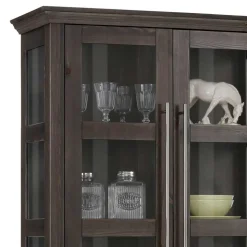 Vitrine aus dunkel lackiertem Kiefernholz - Syvila