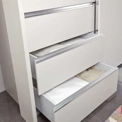 Weißer Kleiderschrank mit Schwebetüren - Brasatura
