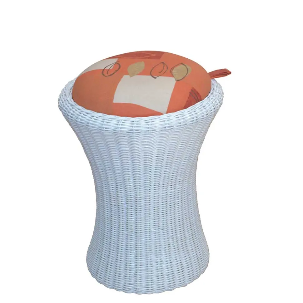 Weißer Rattan-Sitzhocker Loudes mit floralem Sitzkissen in Orange