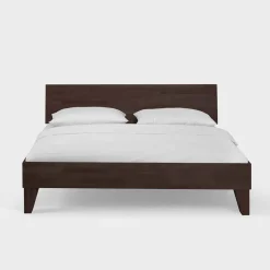 Wengefarbiges Holzbett Careful aus Buche massiv lackiert