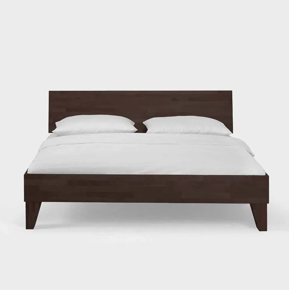 Wengefarbiges Holzbett Careful aus Buche massiv lackiert