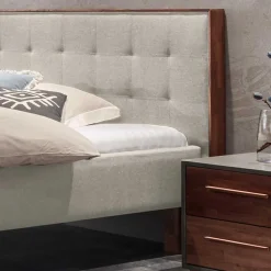 140x200 Polsterbett in Beige und Nussbaum - Kyras